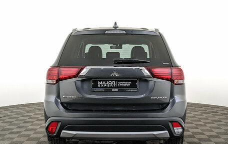 Mitsubishi Outlander III рестайлинг 3, 2017 год, 1 950 000 рублей, 6 фотография