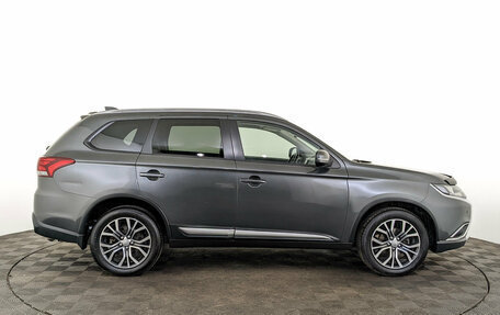 Mitsubishi Outlander III рестайлинг 3, 2017 год, 1 950 000 рублей, 4 фотография