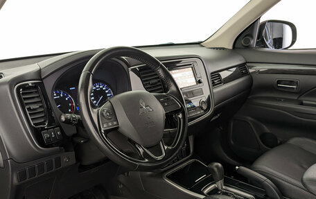 Mitsubishi Outlander III рестайлинг 3, 2017 год, 1 950 000 рублей, 15 фотография