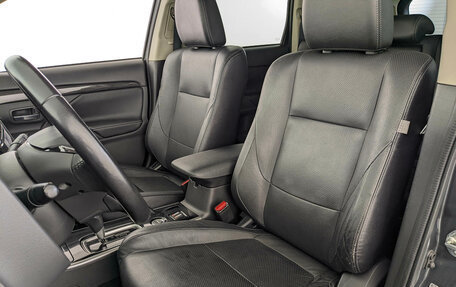 Mitsubishi Outlander III рестайлинг 3, 2017 год, 1 950 000 рублей, 20 фотография