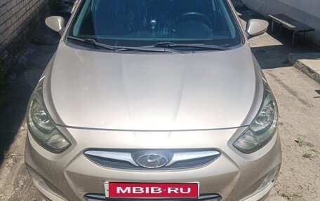 Hyundai Solaris II рестайлинг, 2013 год, 720 000 рублей, 1 фотография