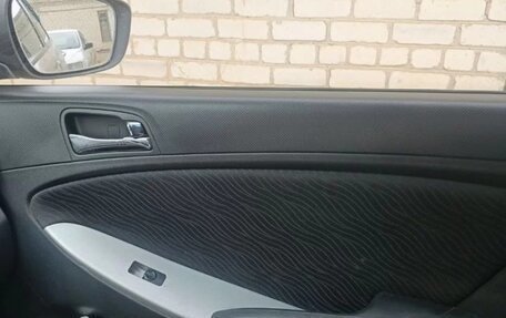 Hyundai Solaris II рестайлинг, 2013 год, 720 000 рублей, 10 фотография