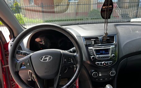 Hyundai Solaris II рестайлинг, 2015 год, 999 999 рублей, 9 фотография
