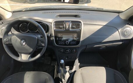 Renault Logan II, 2016 год, 889 000 рублей, 10 фотография