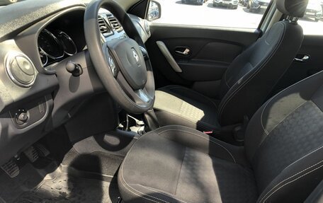 Renault Logan II, 2016 год, 889 000 рублей, 9 фотография