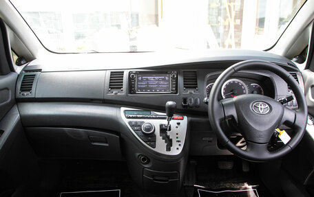 Toyota ISis I, 2007 год, 898 000 рублей, 16 фотография