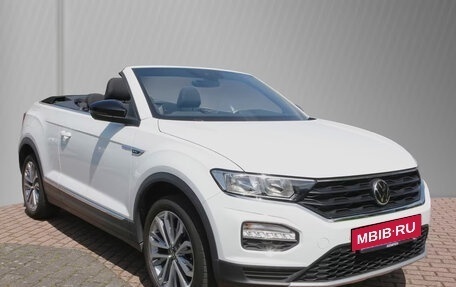 Volkswagen T-Roc I, 2022 год, 2 437 686 рублей, 2 фотография