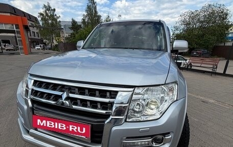 Mitsubishi Pajero IV, 2015 год, 2 550 000 рублей, 3 фотография