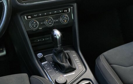 Volkswagen Tiguan II, 2019 год, 2 549 000 рублей, 17 фотография