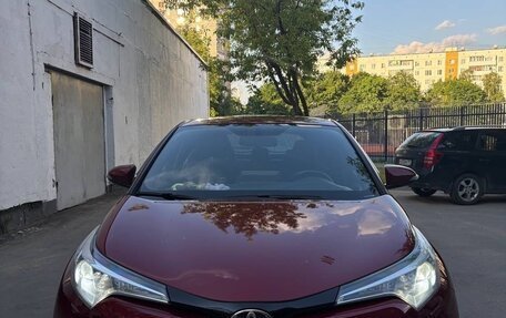 Toyota C-HR I рестайлинг, 2019 год, 2 700 000 рублей, 16 фотография