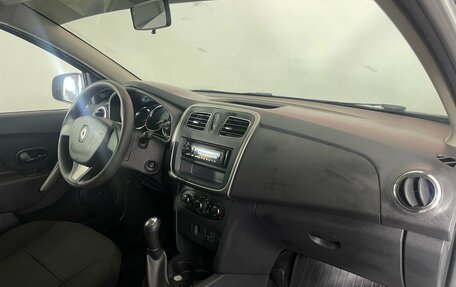 Renault Logan II, 2018 год, 829 000 рублей, 10 фотография
