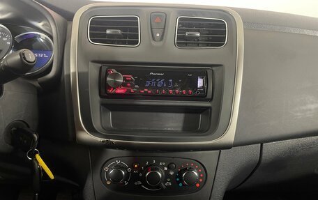 Renault Logan II, 2018 год, 829 000 рублей, 15 фотография