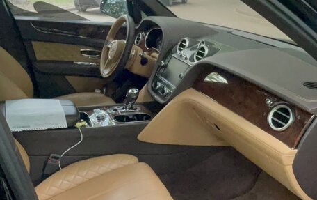 Bentley Bentayga I, 2016 год, 7 450 000 рублей, 11 фотография