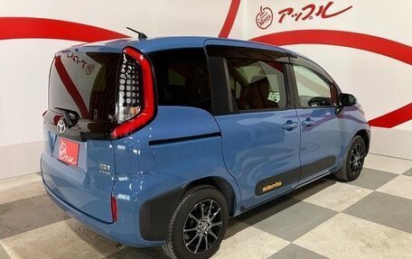 Toyota Sienta, 2023 год, 1 450 000 рублей, 2 фотография