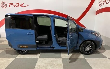 Toyota Sienta, 2023 год, 1 450 000 рублей, 6 фотография