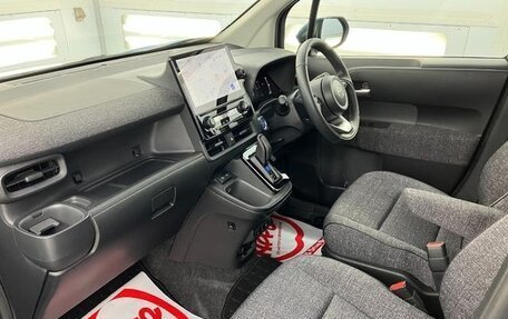Toyota Sienta, 2023 год, 1 450 000 рублей, 8 фотография