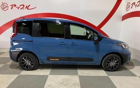 Toyota Sienta, 2023 год, 1 450 000 рублей, 5 фотография