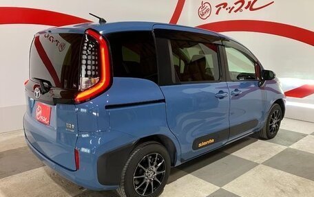 Toyota Sienta, 2023 год, 1 450 000 рублей, 24 фотография