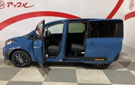 Toyota Sienta, 2023 год, 1 450 000 рублей, 33 фотография