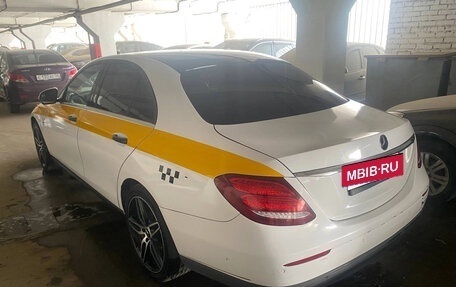 Mercedes-Benz E-Класс, 2017 год, 1 700 000 рублей, 3 фотография