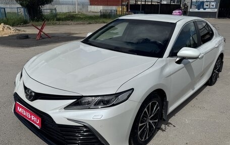 Toyota Camry, 2021 год, 3 600 000 рублей, 1 фотография