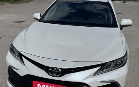 Toyota Camry, 2021 год, 3 600 000 рублей, 2 фотография