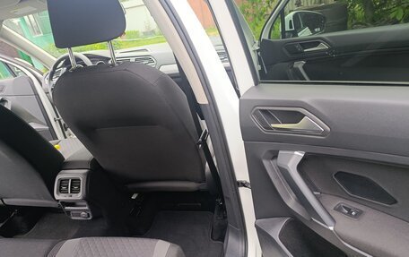 Volkswagen Tiguan II, 2019 год, 2 650 000 рублей, 24 фотография