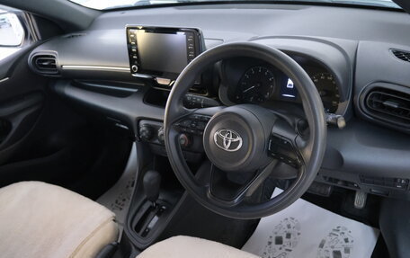 Toyota Yaris, 2020 год, 1 189 000 рублей, 10 фотография