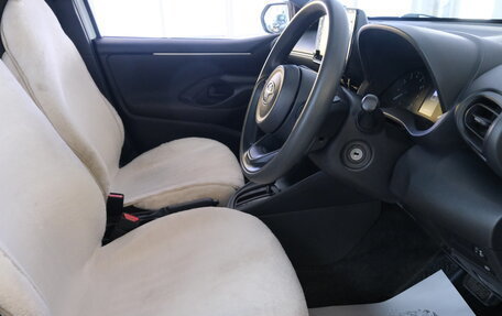 Toyota Yaris, 2020 год, 1 189 000 рублей, 8 фотография