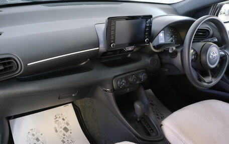 Toyota Yaris, 2020 год, 1 189 000 рублей, 18 фотография