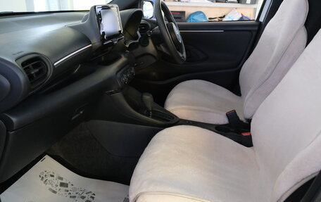 Toyota Yaris, 2020 год, 1 189 000 рублей, 19 фотография
