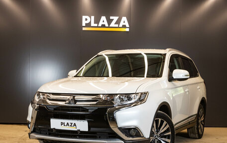 Mitsubishi Outlander III рестайлинг 3, 2017 год, 1 499 000 рублей, 1 фотография