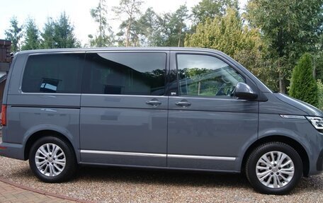 Volkswagen Multivan T6 рестайлинг, 2022 год, 4 890 000 рублей, 5 фотография