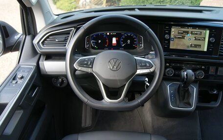 Volkswagen Multivan T6 рестайлинг, 2022 год, 4 890 000 рублей, 9 фотография