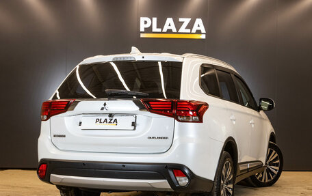 Mitsubishi Outlander III рестайлинг 3, 2017 год, 1 499 000 рублей, 4 фотография