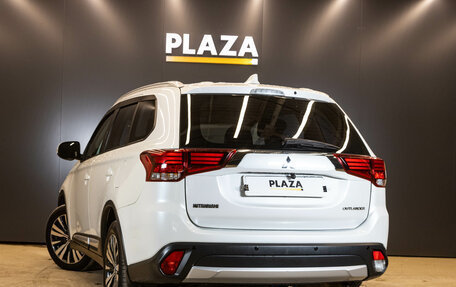 Mitsubishi Outlander III рестайлинг 3, 2017 год, 1 499 000 рублей, 3 фотография