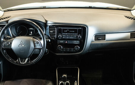 Mitsubishi Outlander III рестайлинг 3, 2017 год, 1 499 000 рублей, 5 фотография