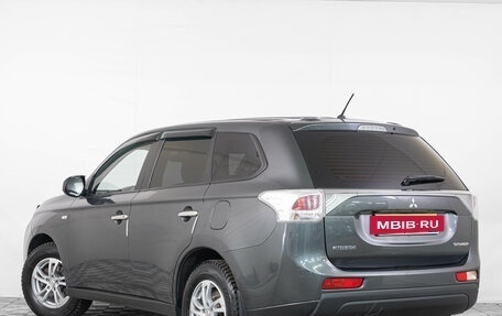 Mitsubishi Outlander III рестайлинг 3, 2014 год, 1 599 000 рублей, 4 фотография