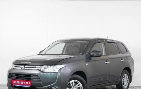Mitsubishi Outlander III рестайлинг 3, 2014 год, 1 599 000 рублей, 3 фотография