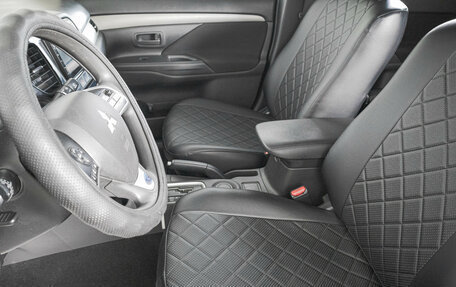 Mitsubishi Outlander III рестайлинг 3, 2014 год, 1 599 000 рублей, 8 фотография