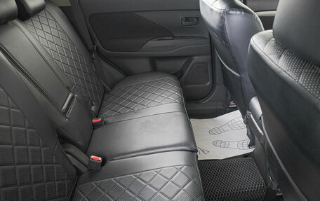 Mitsubishi Outlander III рестайлинг 3, 2014 год, 1 599 000 рублей, 10 фотография