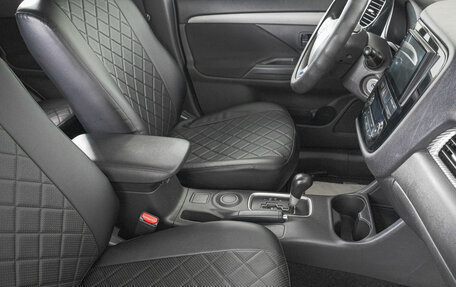 Mitsubishi Outlander III рестайлинг 3, 2014 год, 1 599 000 рублей, 9 фотография