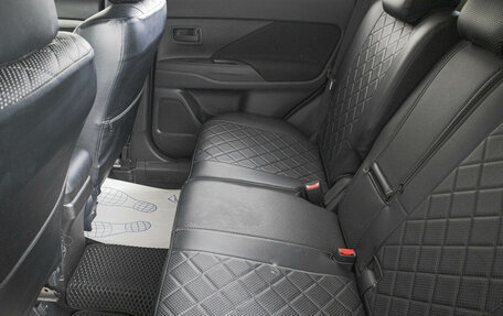 Mitsubishi Outlander III рестайлинг 3, 2014 год, 1 599 000 рублей, 11 фотография