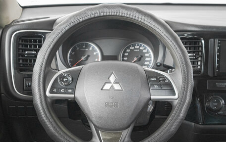 Mitsubishi Outlander III рестайлинг 3, 2014 год, 1 599 000 рублей, 15 фотография