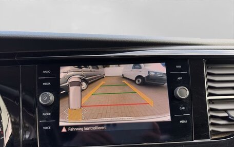 Volkswagen Multivan T6 рестайлинг, 2022 год, 4 880 000 рублей, 3 фотография