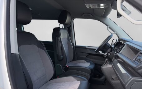 Volkswagen Multivan T6 рестайлинг, 2022 год, 4 880 000 рублей, 4 фотография