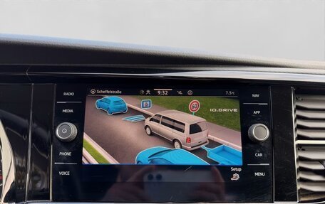 Volkswagen Multivan T6 рестайлинг, 2022 год, 4 880 000 рублей, 9 фотография