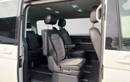 Volkswagen Multivan T6 рестайлинг, 2022 год, 4 880 000 рублей, 10 фотография