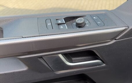 Volkswagen Multivan T6 рестайлинг, 2022 год, 4 880 000 рублей, 8 фотография