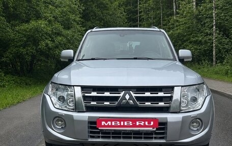 Mitsubishi Pajero IV, 2011 год, 1 990 000 рублей, 2 фотография